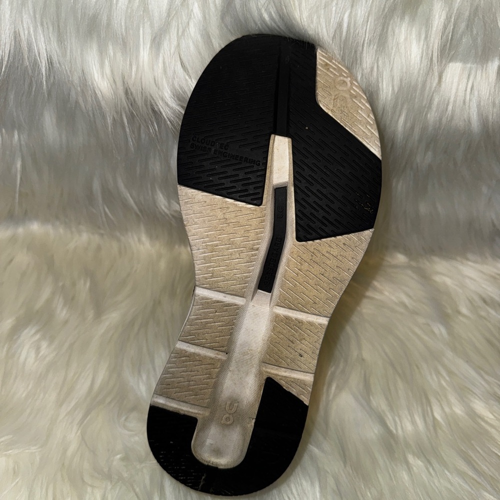 Oncloud- women’s size 6 - black and white-cloudeasy - Picture 6 of 7